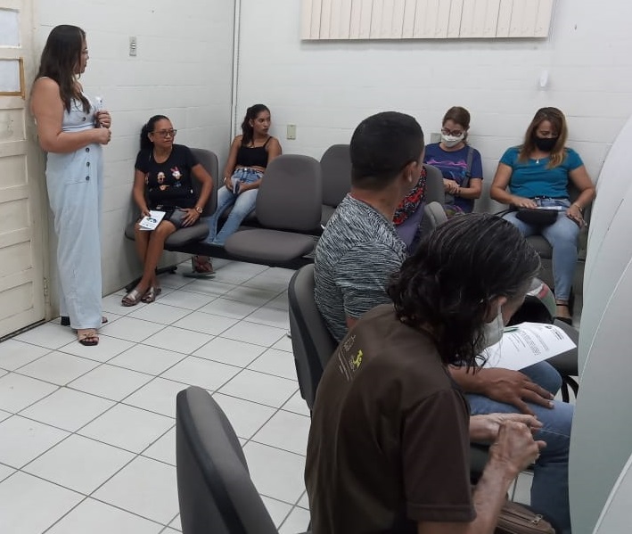 Informações foram repassadas a aposentados e pensionistas na área de espera da Seção de Atendimento Previdenciário.