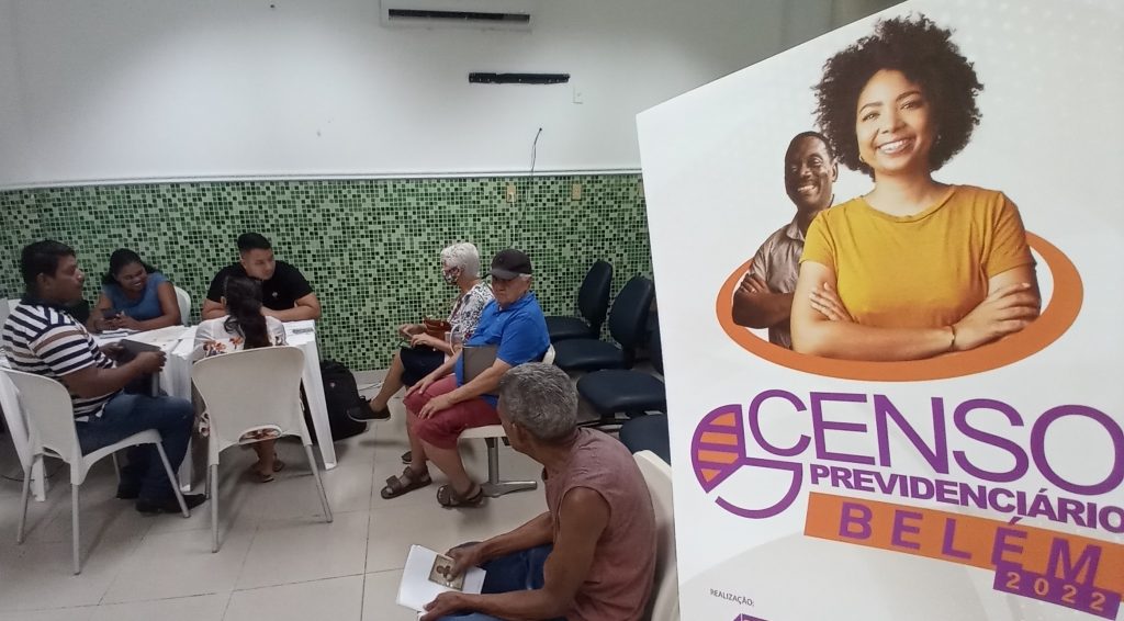 No local, são prestadas orientações sobre os trâmites para realização do recenseamento