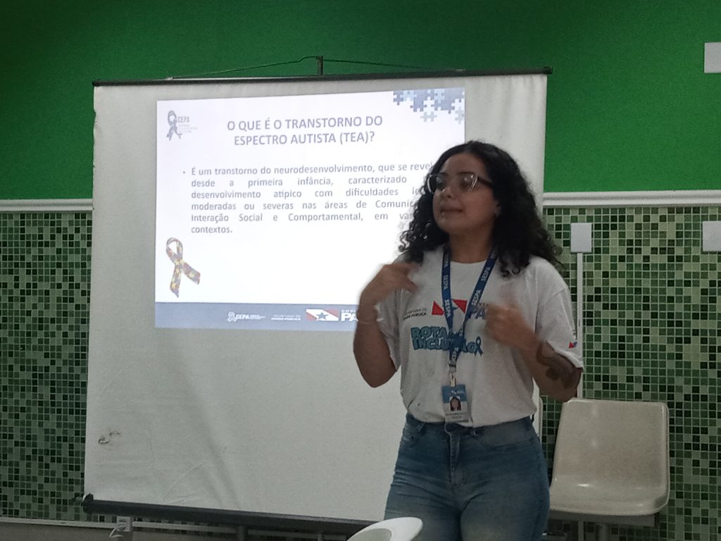 Psicóloga Bianca Rendeiro ministrou capacitação.
